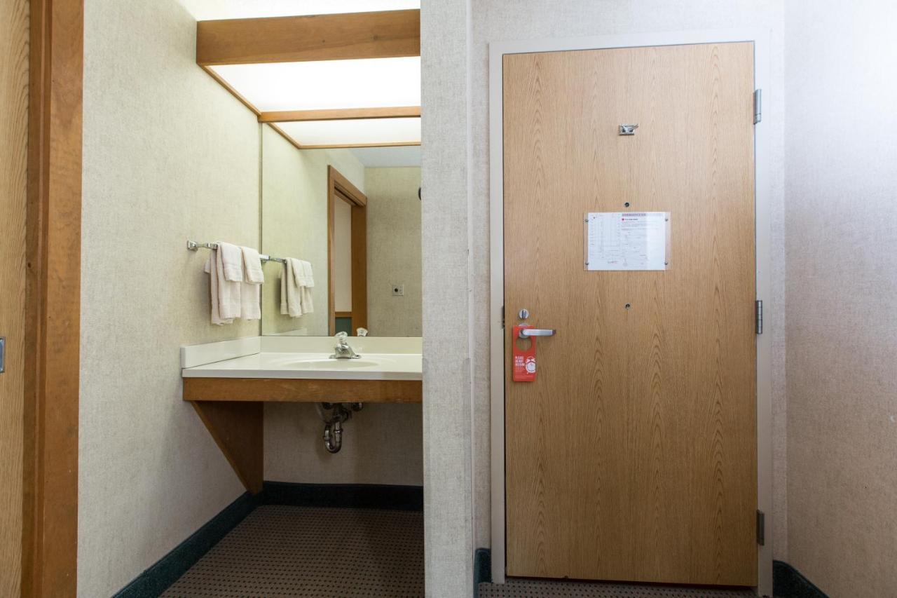 Skylight Inn Room with 2 Queen Beds- No Pets